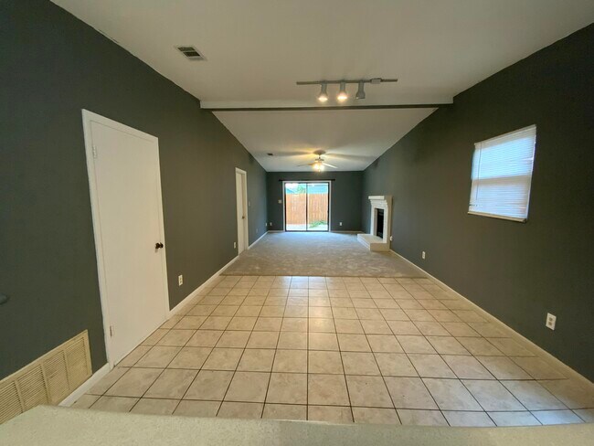 Building Photo - 223 Indian Oaks Dr