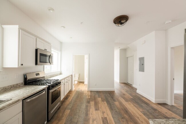 Building Photo - 1056 Forest Ave