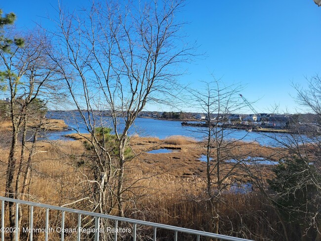 Building Photo - 2020 Waters Edge Dr
