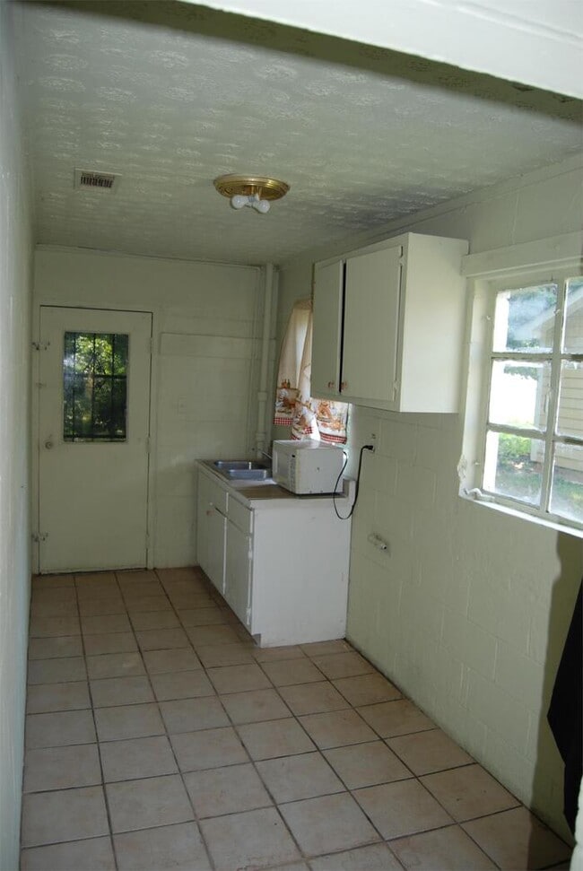 Building Photo - 1178 Garibaldi St SW