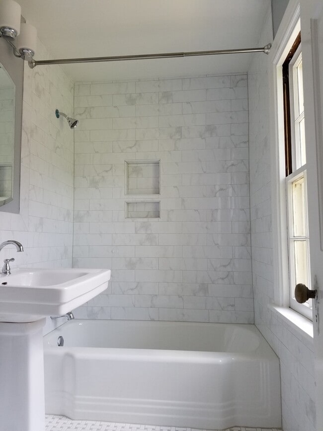 Building Photo - Hayes Barton Duplex for rent