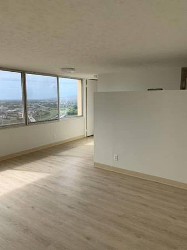 Building Photo - Great Location and Great Amenities!