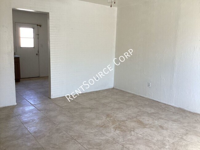Building Photo - 2 Bedroom Condo for Rent in Barstow