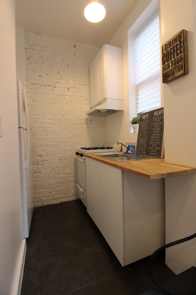 341 S 5th St Unit 2, Brooklyn, NY 11211 Room for Rent in Brooklyn, NY