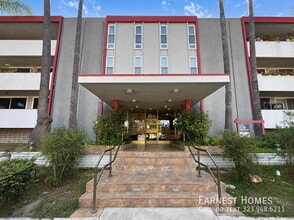 Building Photo - 4915 Tyrone Ave