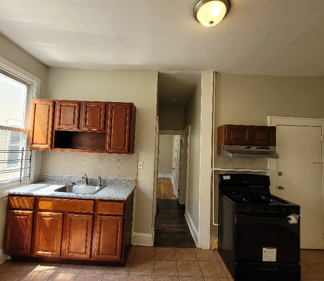 Building Photo - 37 Hanford St