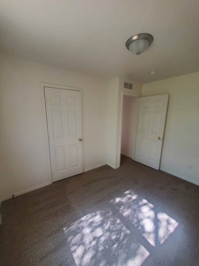 Foto del edificio - 632 1/2 Colony Rd