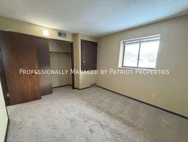 Foto del edificio - 811 Hawkeye Dr