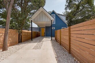 Building Photo - 920 Cardinal Ln