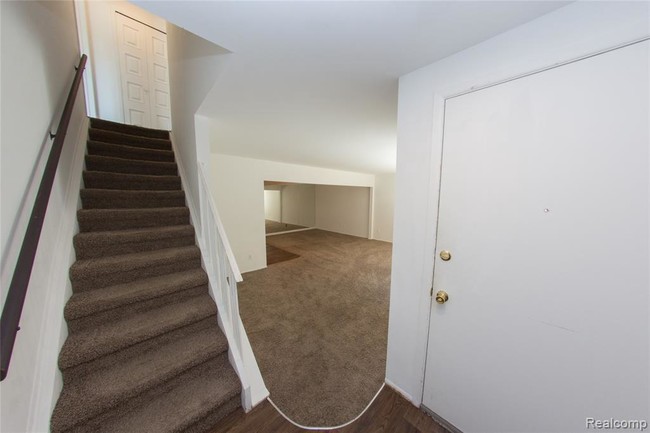 Building Photo - 29833 City Center Dr