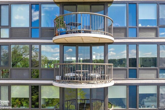 Foto del edificio - 2521 Palisade Ave