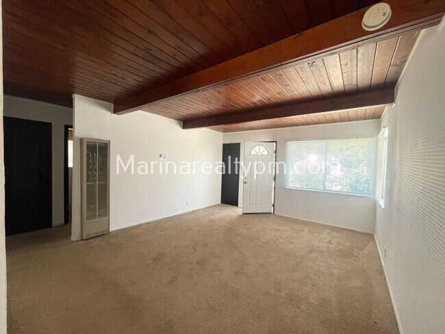 Building Photo - 3 Bedroom, 1 Bath Home!