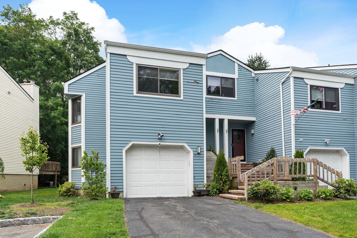 17 Top of the Rdg, Mamaroneck, NY 10543 Townhome Rentals in Mamaroneck NY