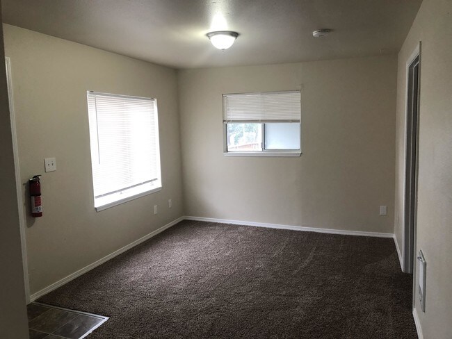 Foto del edificio - 2829 N Oak Harbor Rd