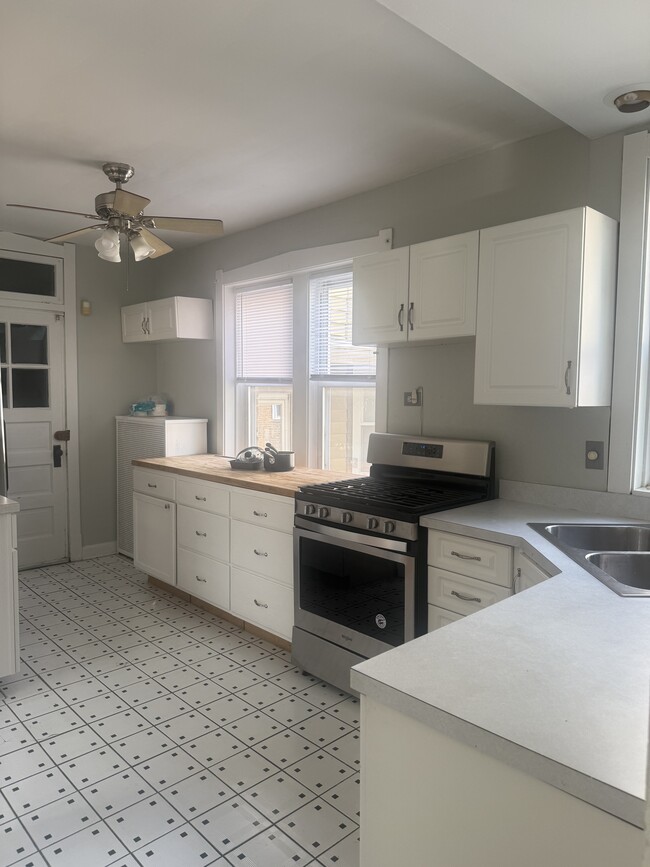 Foto del edificio - 2708 N Marshfield Ave