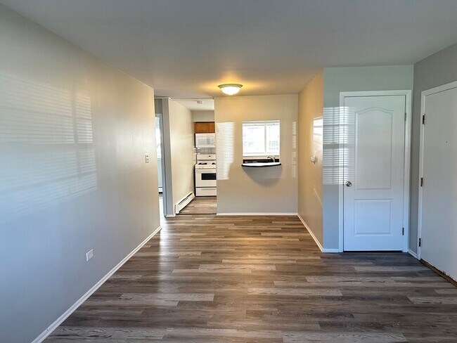 Building Photo - 9203 Monroe Ave