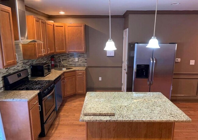 Foto del edificio - 348 Glen Echo Rd