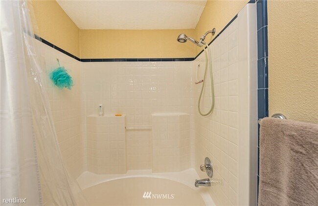 Building Photo - 3 br, 1 bath House - 142 Rhododendron Dr
