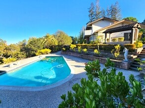 Building Photo - 98 Mesa Ct