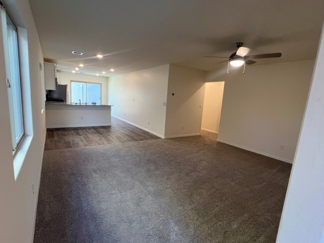 Foto del edificio - 1713 Luna Clf Ave