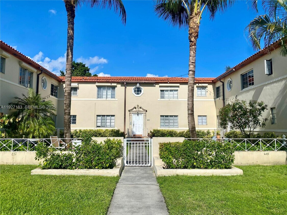 Foto principal - 673 NE 92nd St