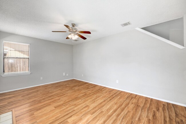 Foto del edificio - 2102 Bluebonnet Dr