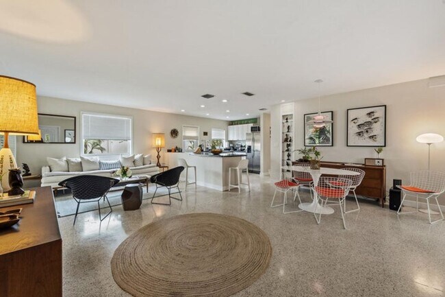 Building Photo - 708 Westwind Dr