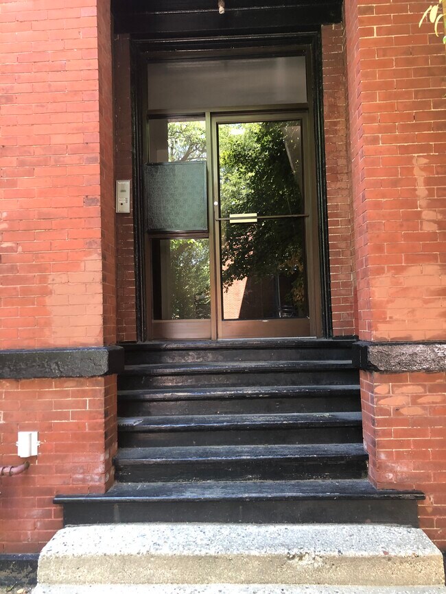 Foto del edificio - 1117 W Dickens Ave