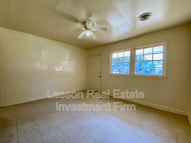 Building Photo - 3020 Conmar St