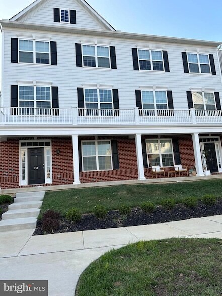 Foto principal - 751 McComb Pl