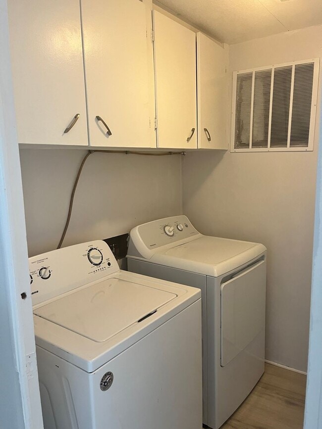 Building Photo - 355 E 400 S