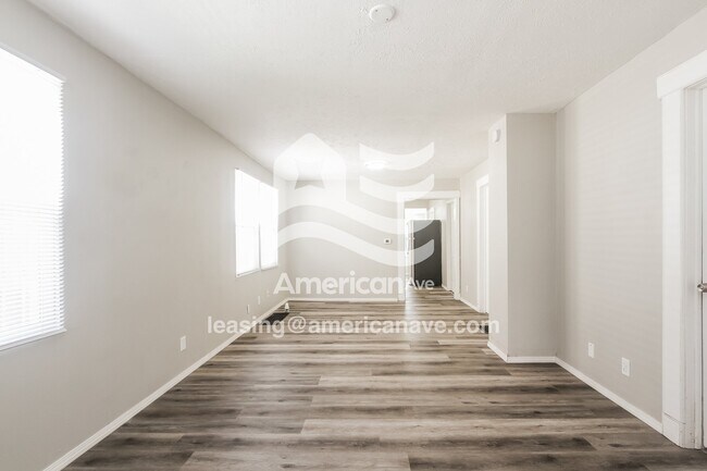 Building Photo - 1525 Lawton Ave