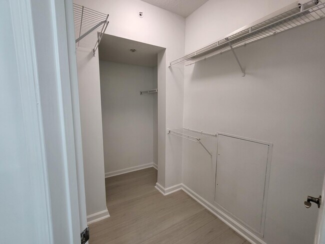 Foto del edificio - 2042 Alta Meadows Ln