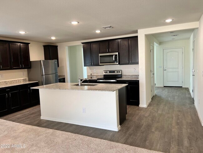 Building Photo - 1528 E Saladino Dr