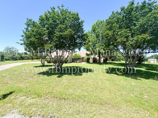 Building Photo - 103 Oak Creek Ct