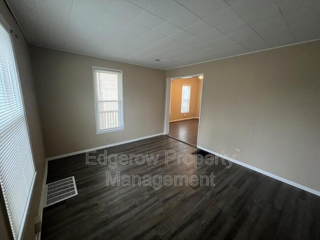 Building Photo - 1311 Ashland Ave NE