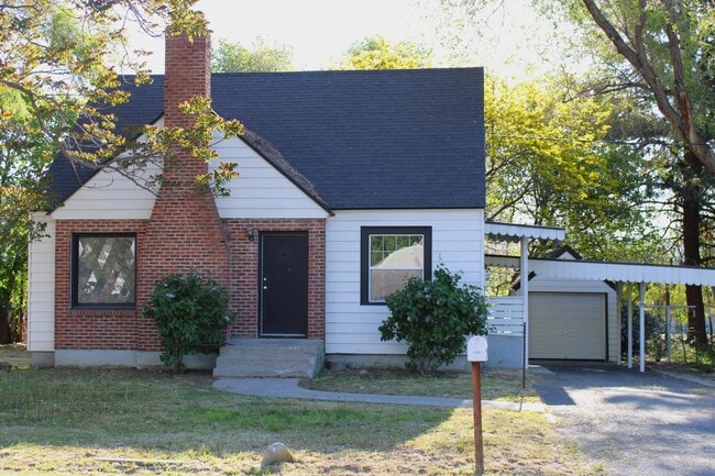 Building Photo - 1309 Princeton Ave N