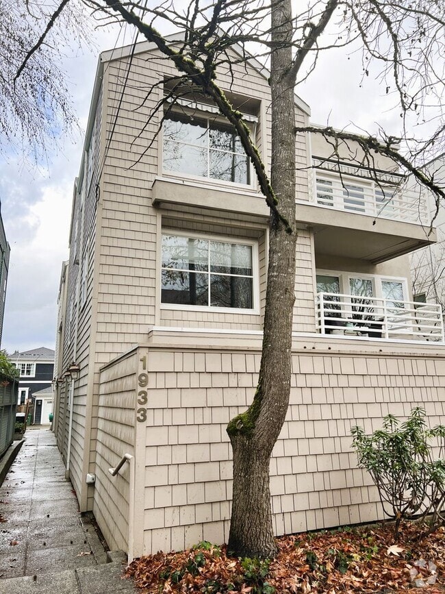 Building Photo - 1933 42nd Ave E