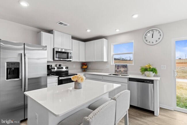 Foto del edificio - 240 Olympus Rd