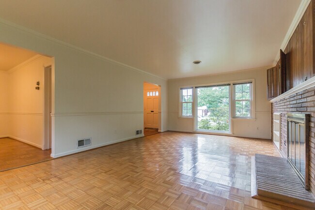Foto del edificio - 9702 Bellevue Dr