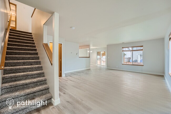 Foto del edificio - 17810 18Th Avenue Court E, Spanaway, WA, 9...