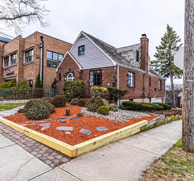 Building Photo - 617 Bergen Blvd