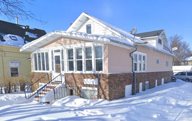 Building Photo - 63 6th Ave N
