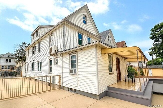 Building Photo - 107-43 Inwood St