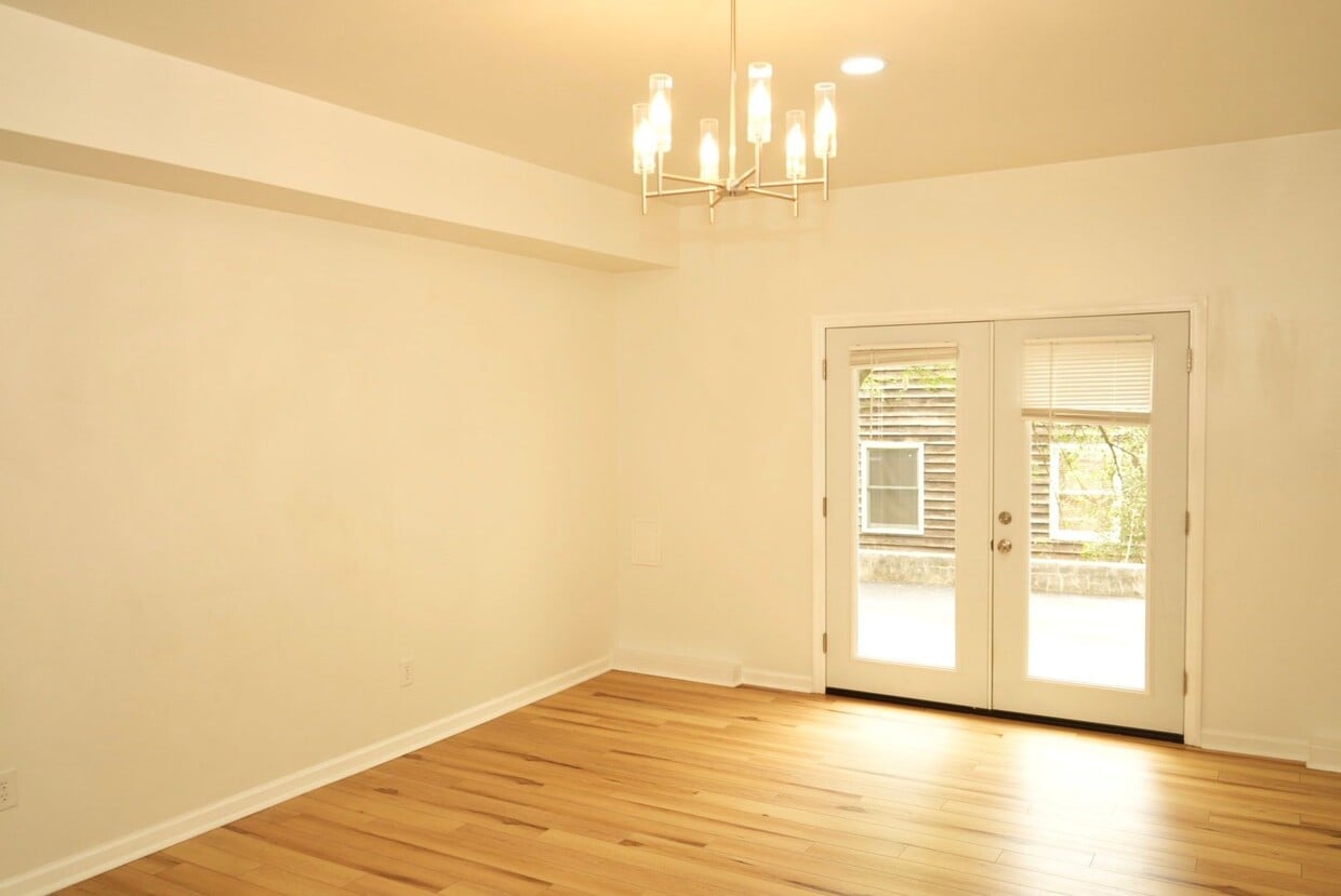 Photo - 4 Rockbrook Dr