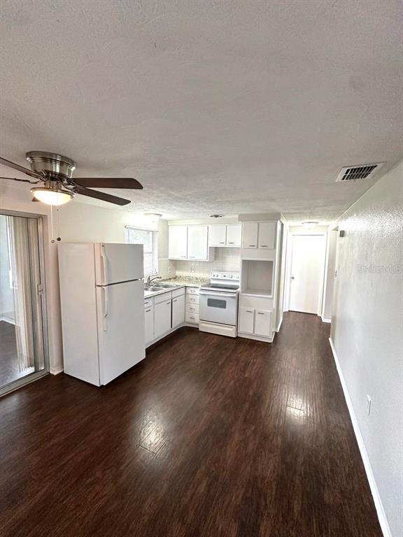 Building Photo - 2151 Dixie Garden Loop