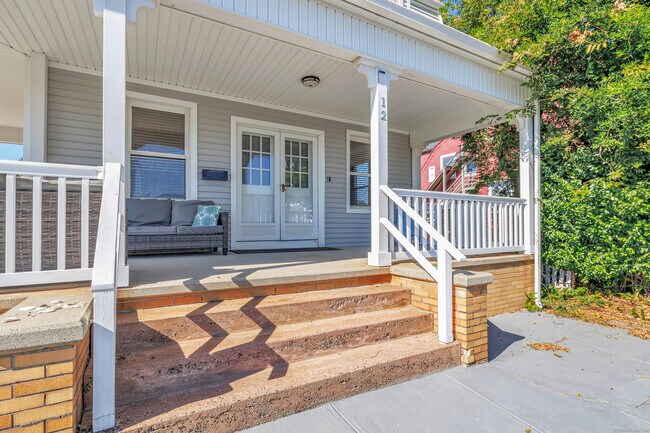 Foto del edificio - 12 East Ave