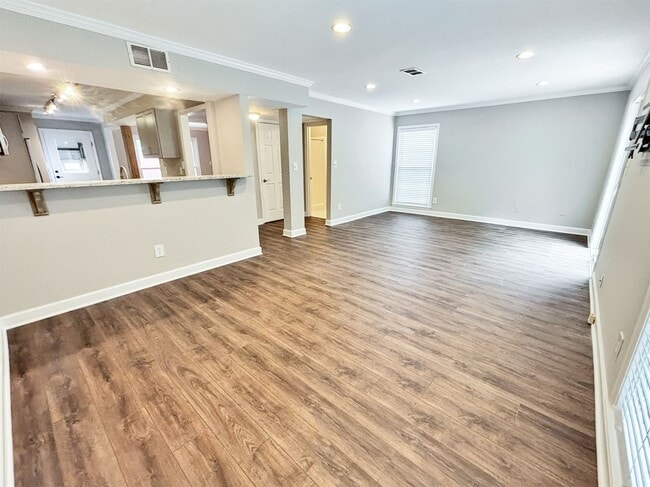 Building Photo - 5030 Meadow Ln