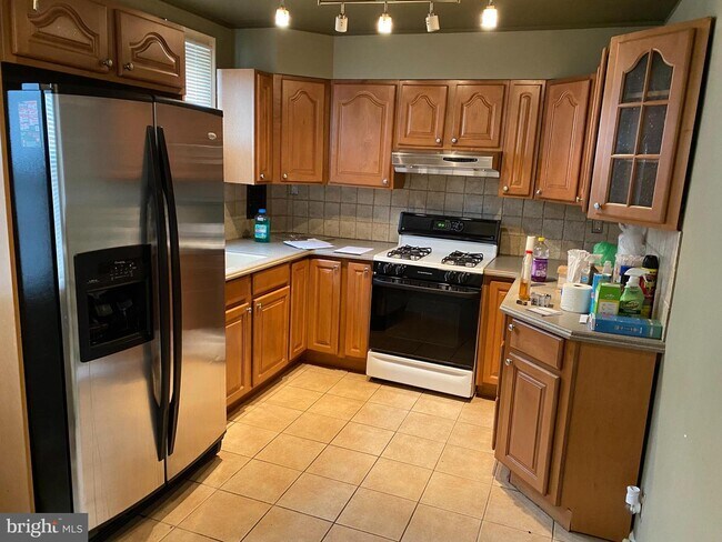 Building Photo - 8119 Farnsworth St