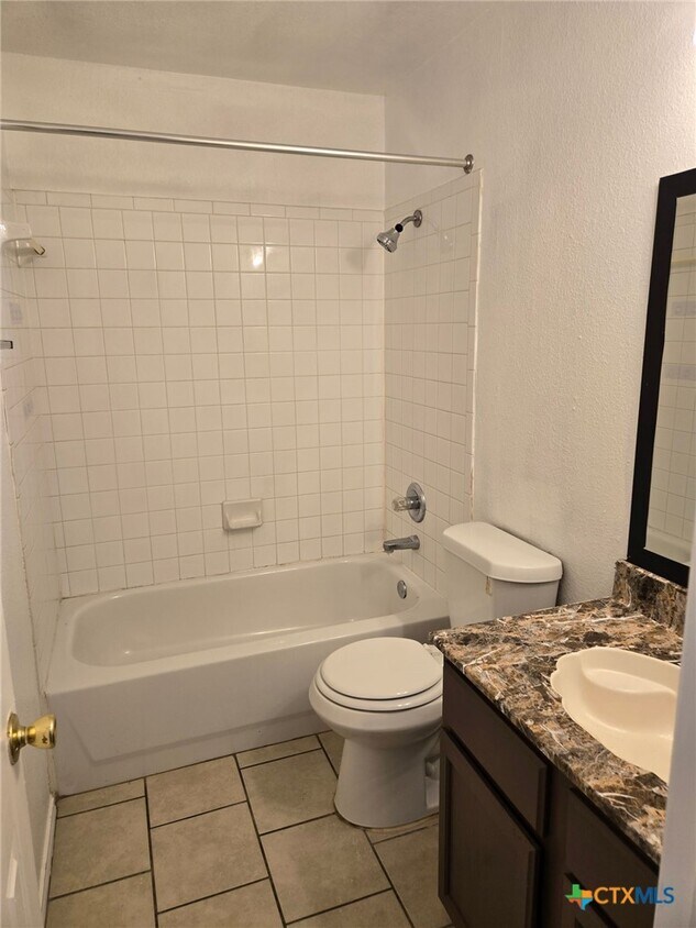 Building Photo - 3404 Barcelona Dr